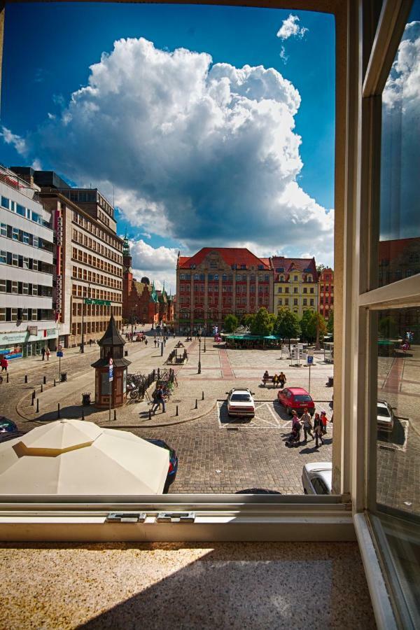 Solny Square Aparthotel Breslavia Exterior foto