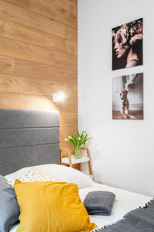 Solny Square Aparthotel Breslavia Exterior foto